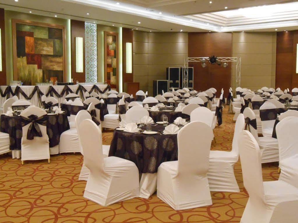 Park Ascent Hotel Noida Kültér fotó