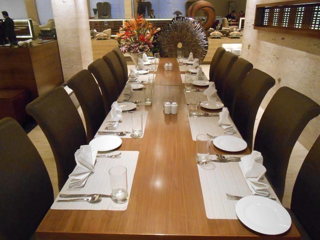 Park Ascent Hotel Noida Kültér fotó