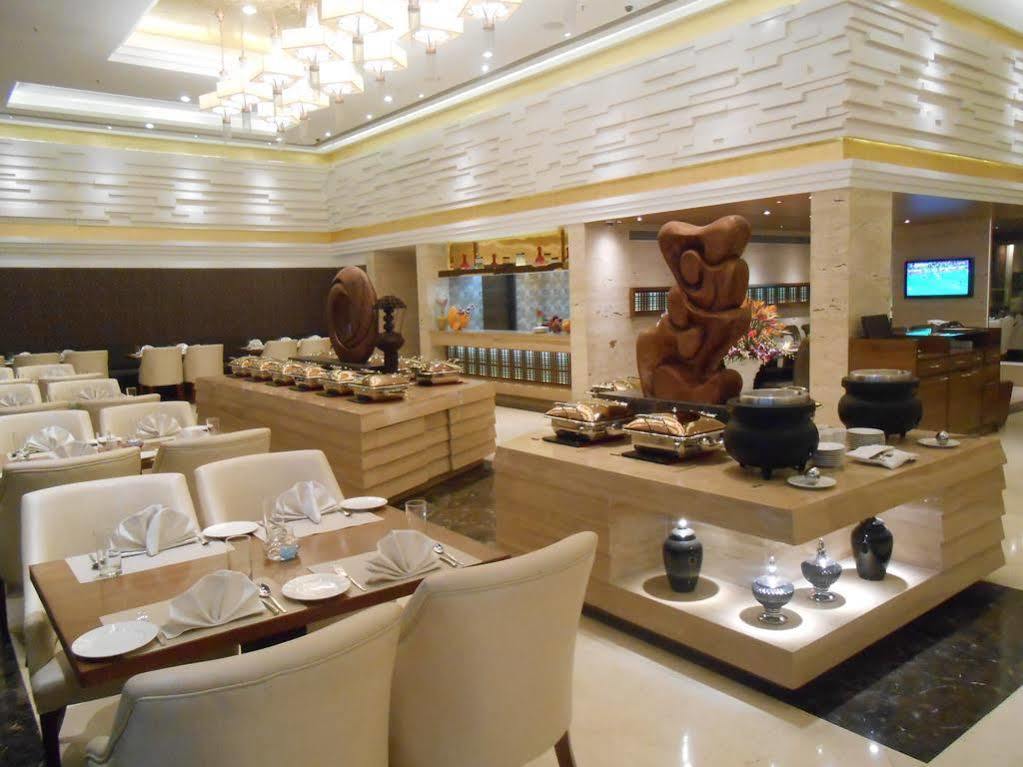 Park Ascent Hotel Noida Kültér fotó