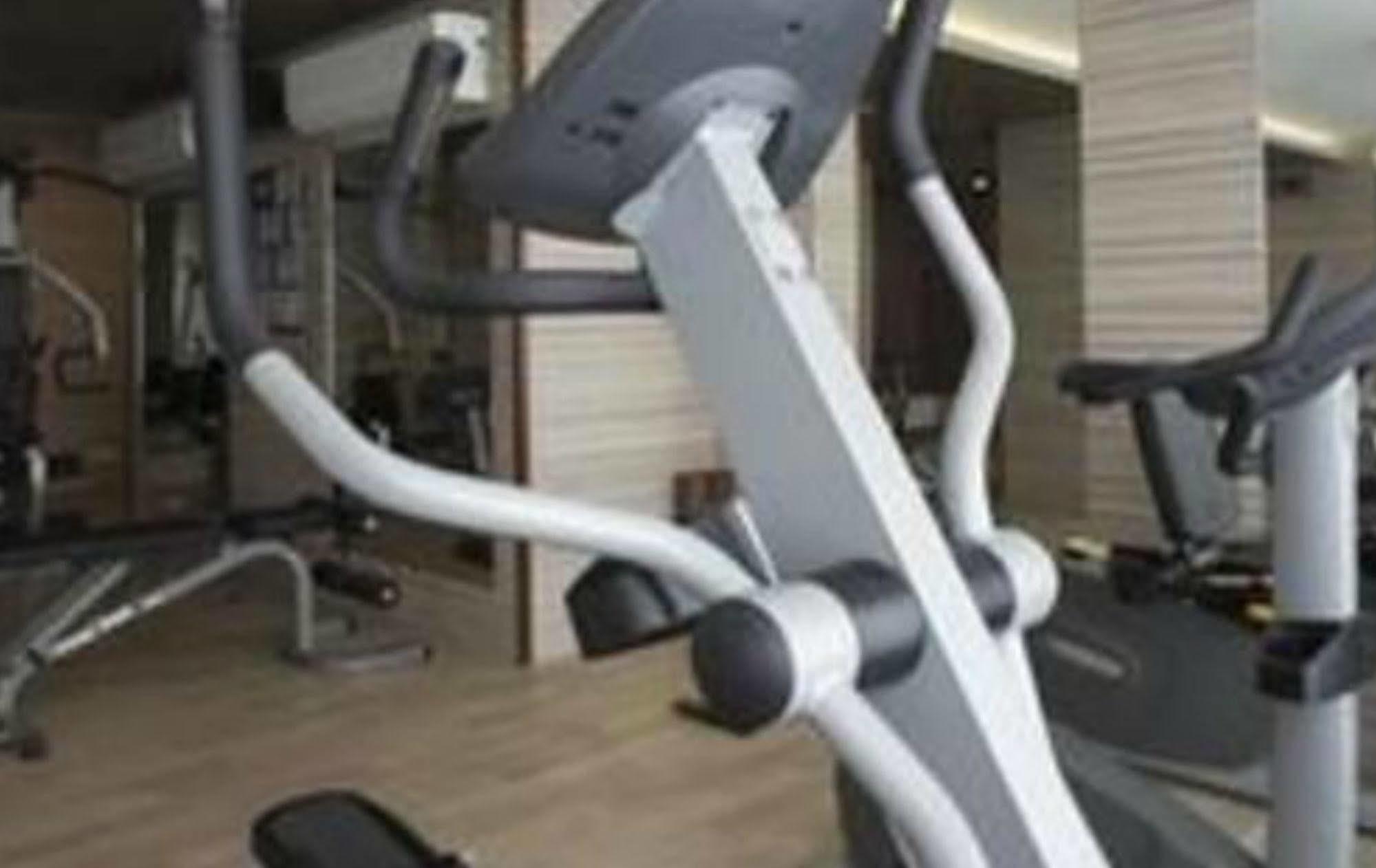 Park Ascent Hotel Noida Kültér fotó